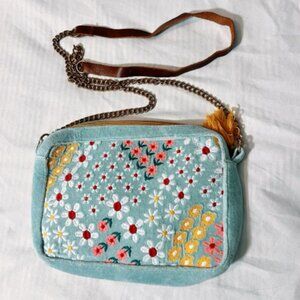 Chloe And Lex Shoulder Bag Purse Embroidered Flowers Pale Seafoam Green